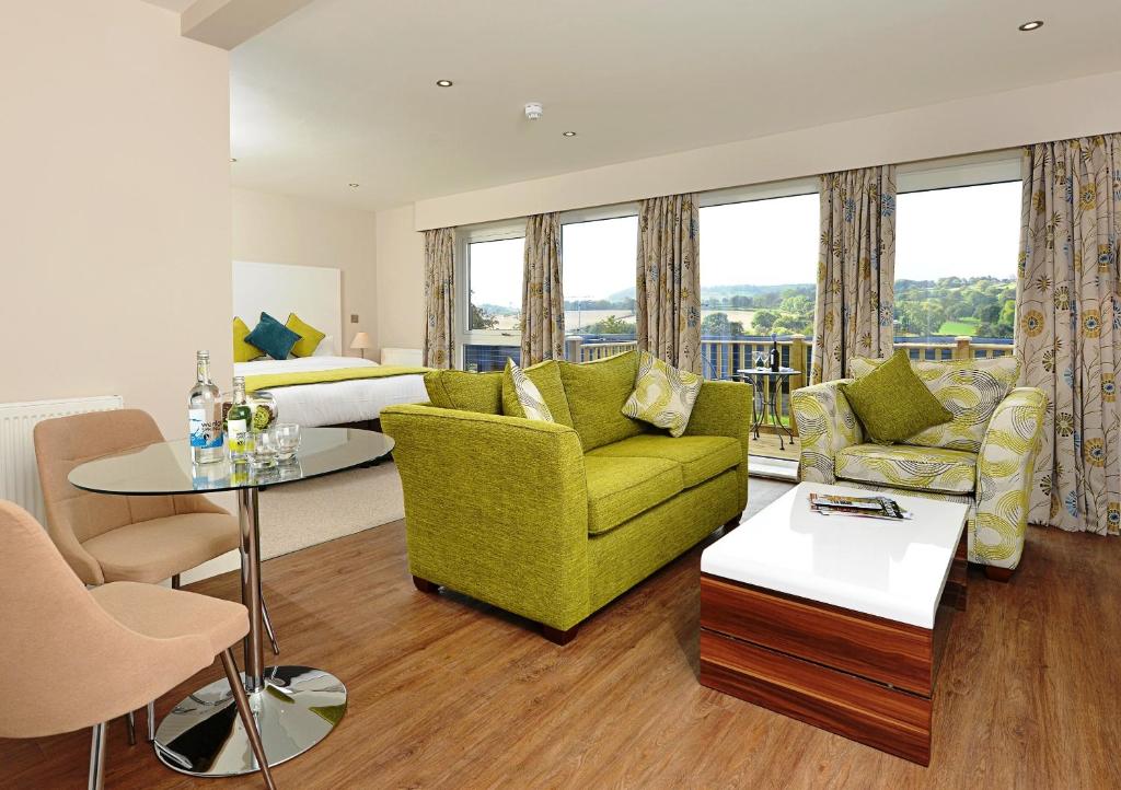 hotels with balcony in Derbyshire