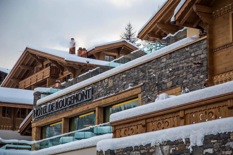 hotels with balcony in Gstaad