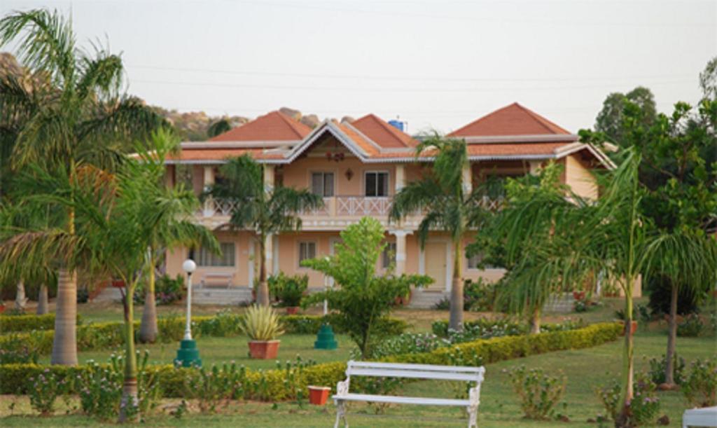 hotels with balcony in Hampi