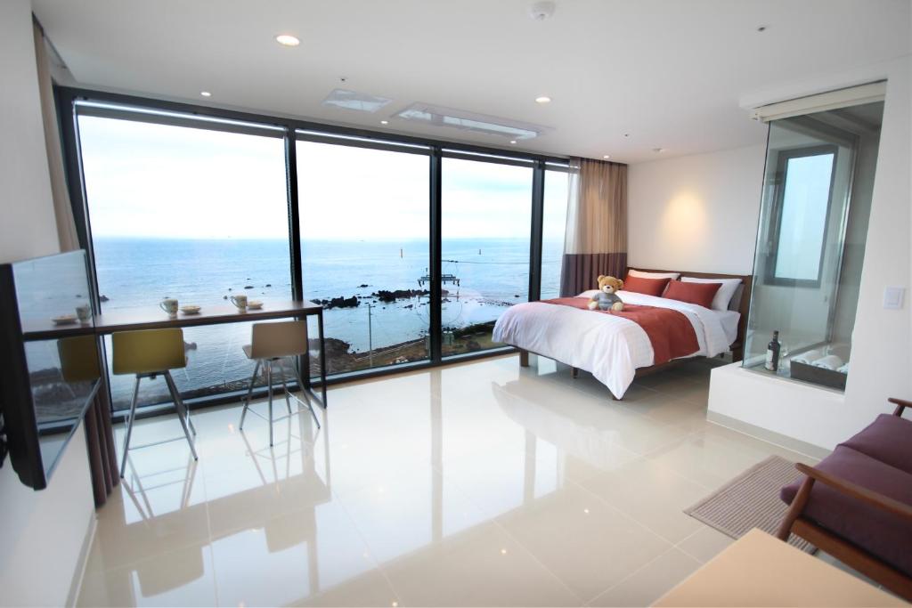 hotels with balcony in Jeju City