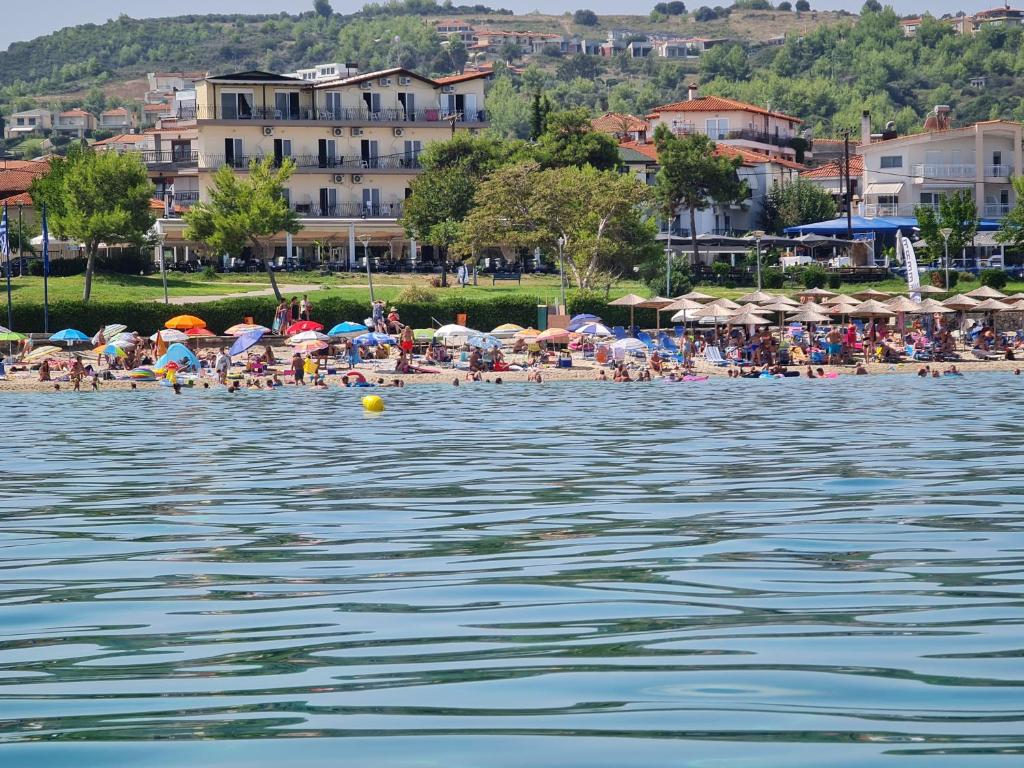 hotels with balcony in Chanioti