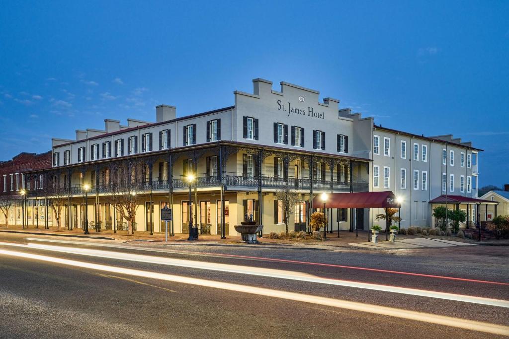 hotels with balcony in Alabama