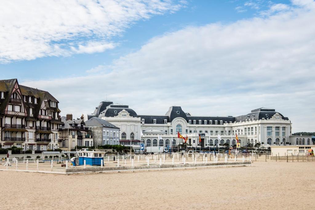 hotels with balcony in Cote Fleurie