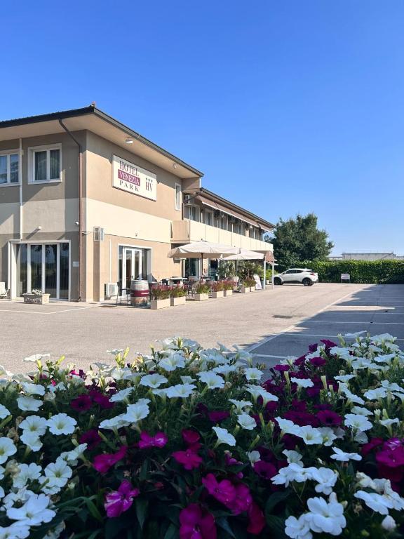 hotels with balcony in Cola