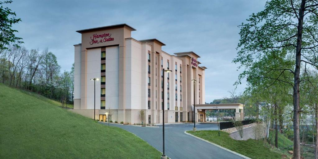 hotels with balcony in Knoxville