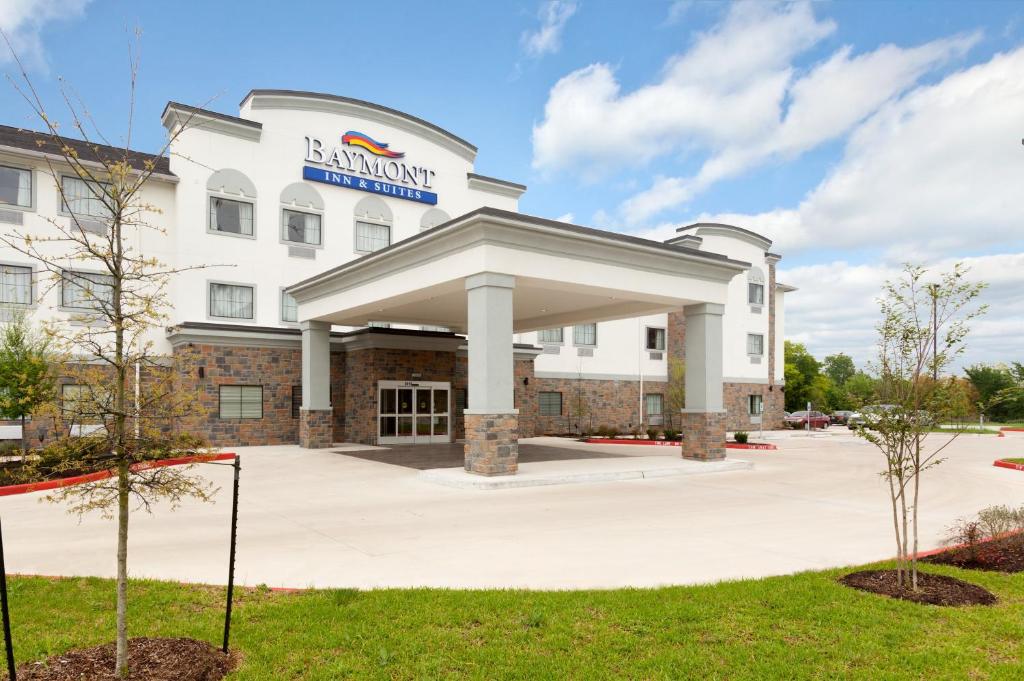 hotels with balcony in College Station