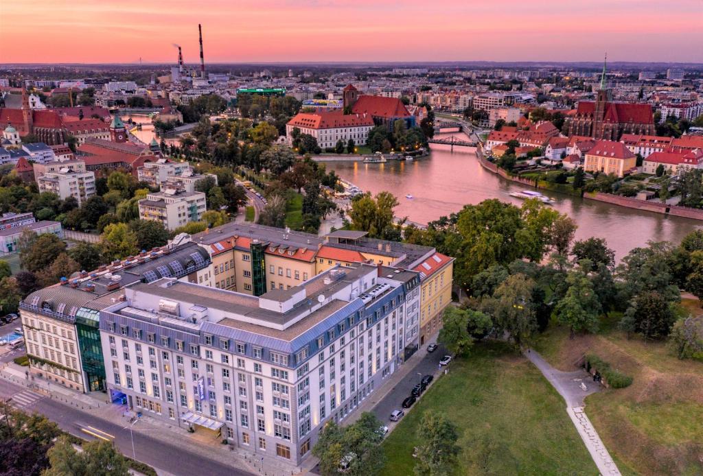 hotels with balcony in Wrocaw