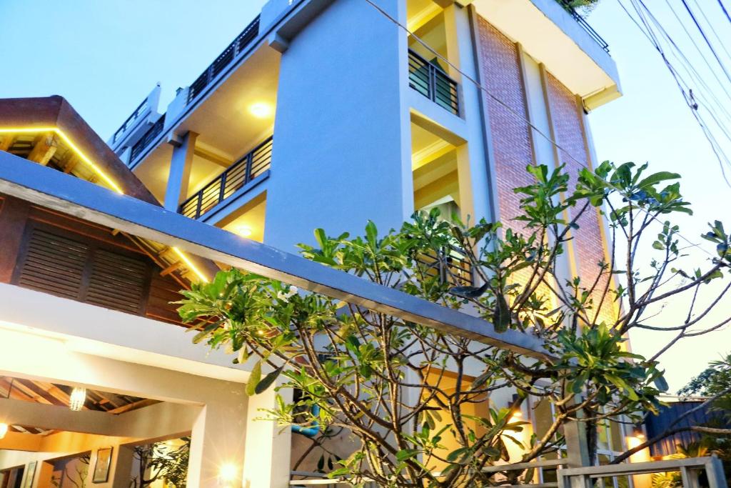 hotels with balcony in Kampot