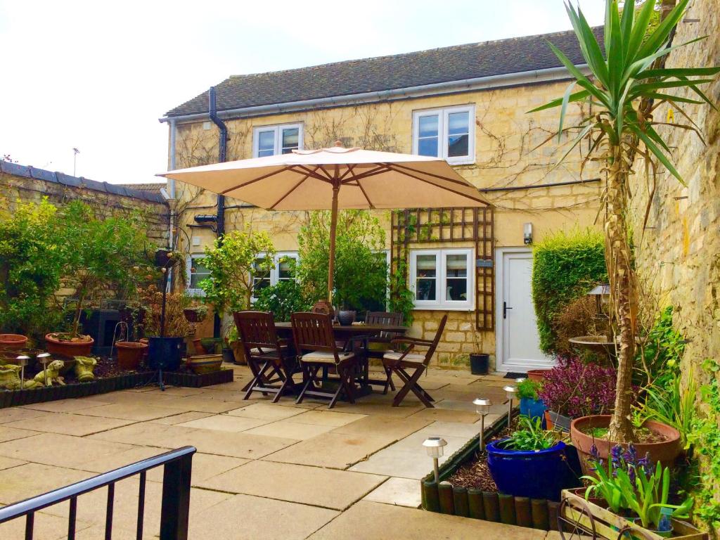 hotels with balcony in Painswick