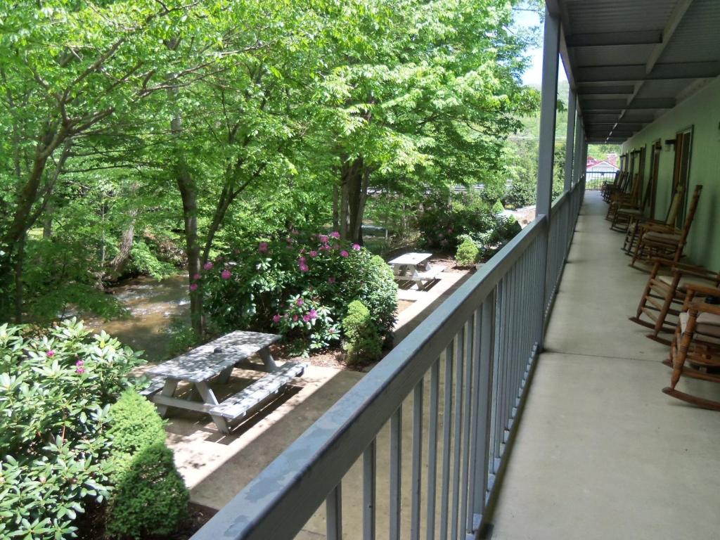 hotels with balcony in Appalachian Mountains