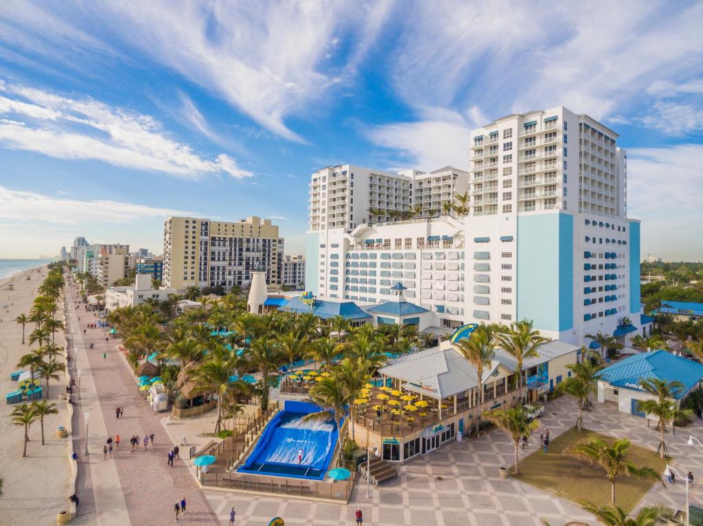 hotels with balcony in Hollywood