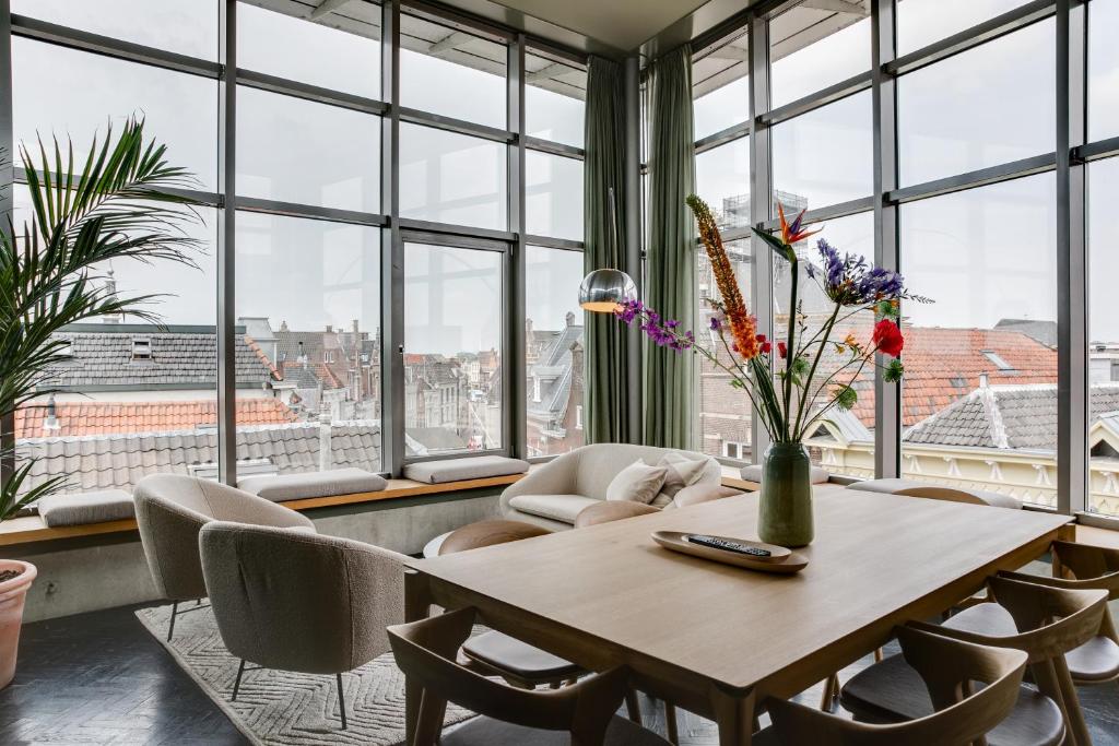 hotels with balcony in Den Bosch