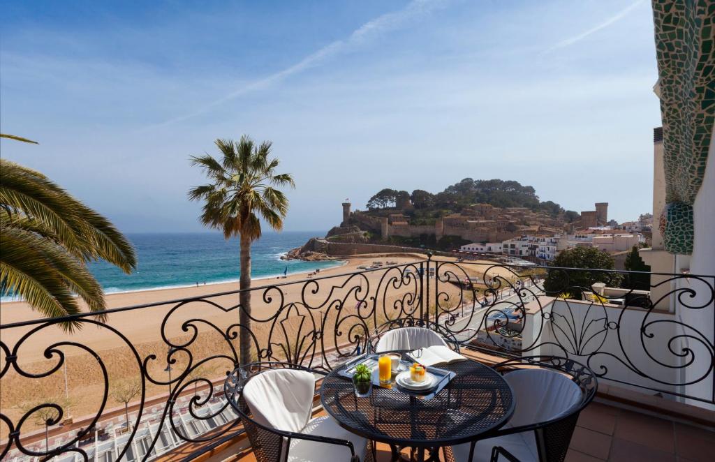 hotels with balcony in Tossa De Mar