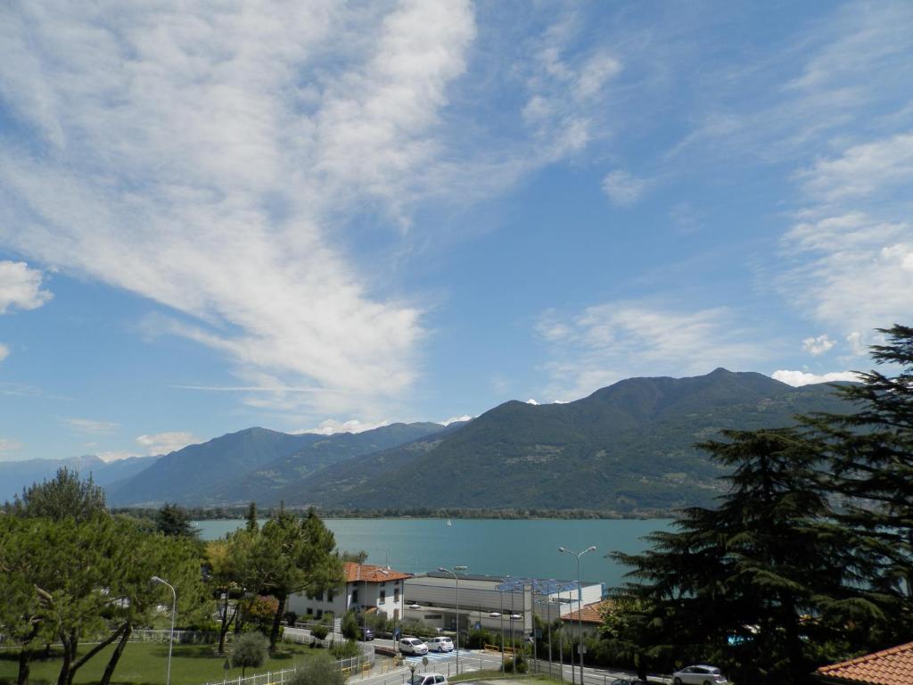 hotels with balcony in Lake Iseo