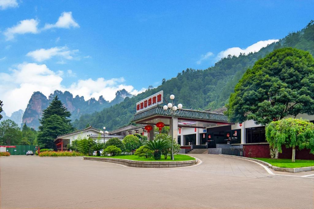 hotels with balcony in Zhangjiajie