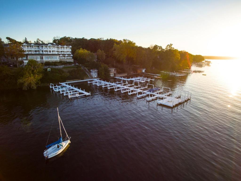 hotels with balcony in Lake Geneva