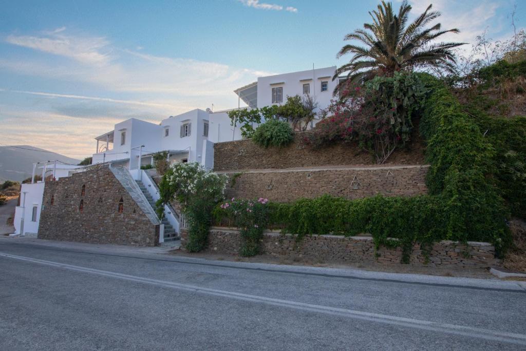 hotels with balcony in Sifnos