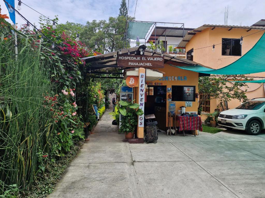 hotels with balcony in Panajachel