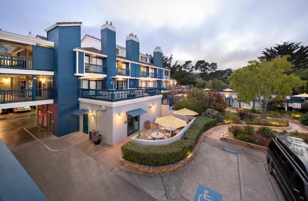 hotels with balcony in Monterey Wine Country