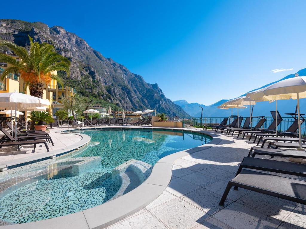 hotels with balcony in Limone Sul Garda