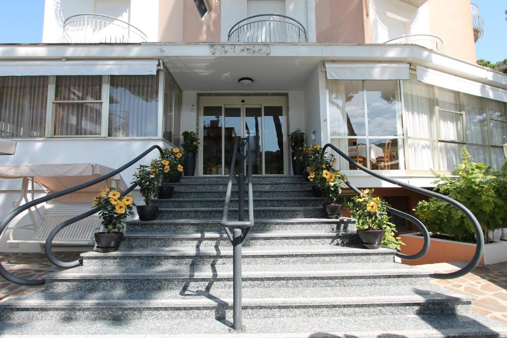 hotels with balcony in Cervia