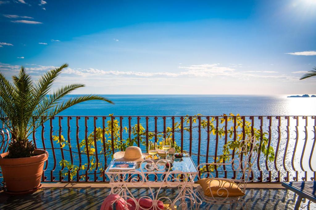 hotels with balcony in Amalfi Coast Italy