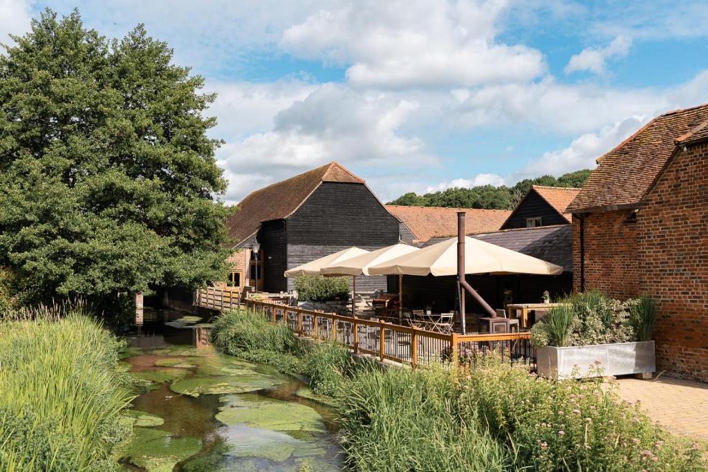 hotels with balcony in Hertfordshire