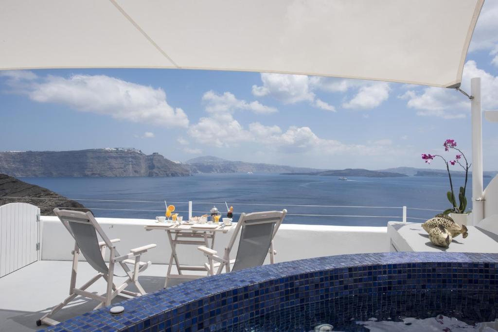 hotels with balcony in Oia Panagia