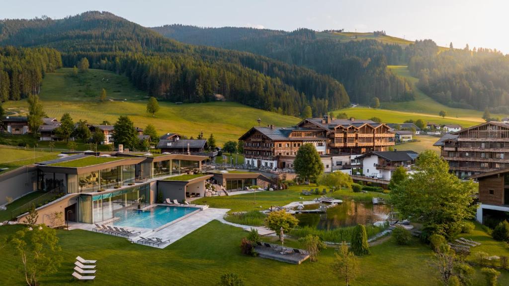 hotels with balcony in Leogang