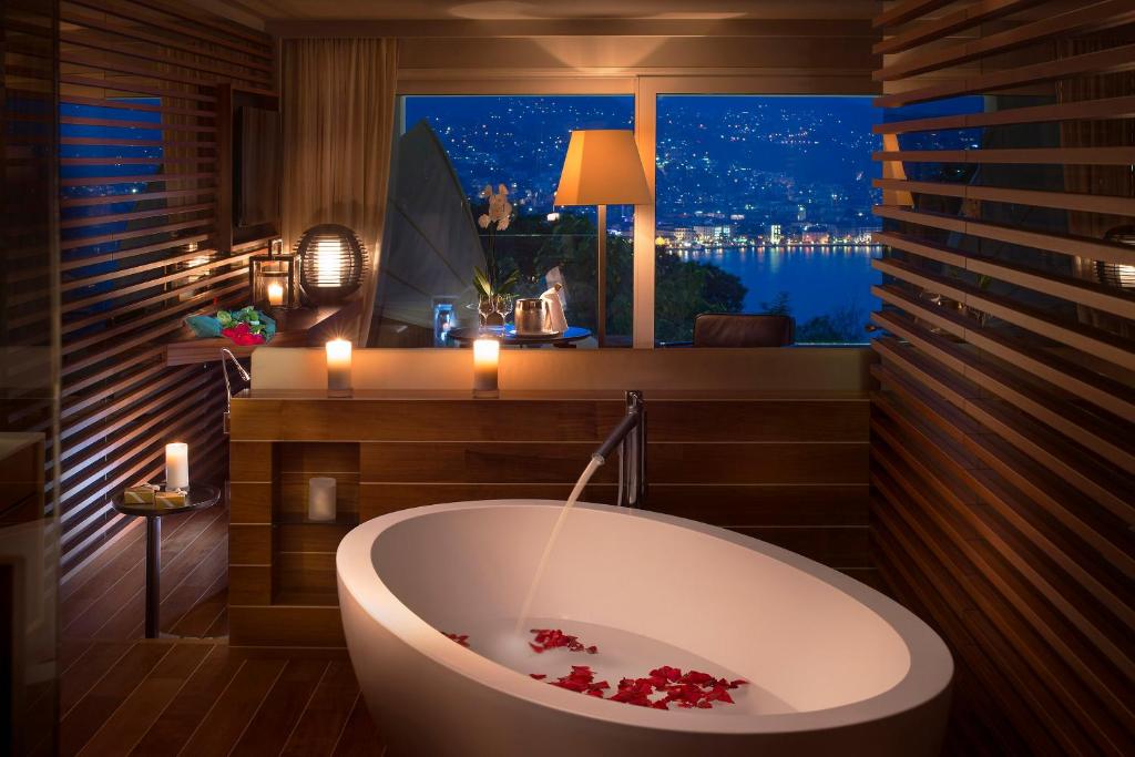 hotels with balcony in Lugano