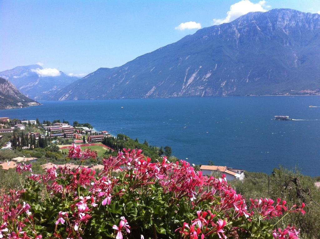 hotels with balcony in Limone Sul Garda