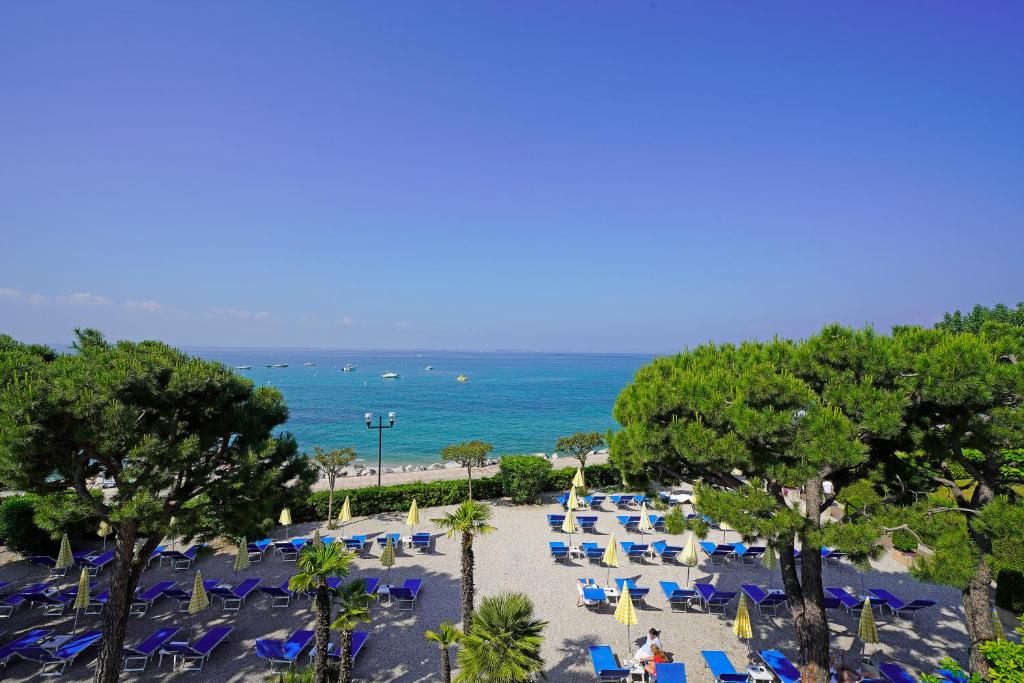 hotels with balcony in Bardolino