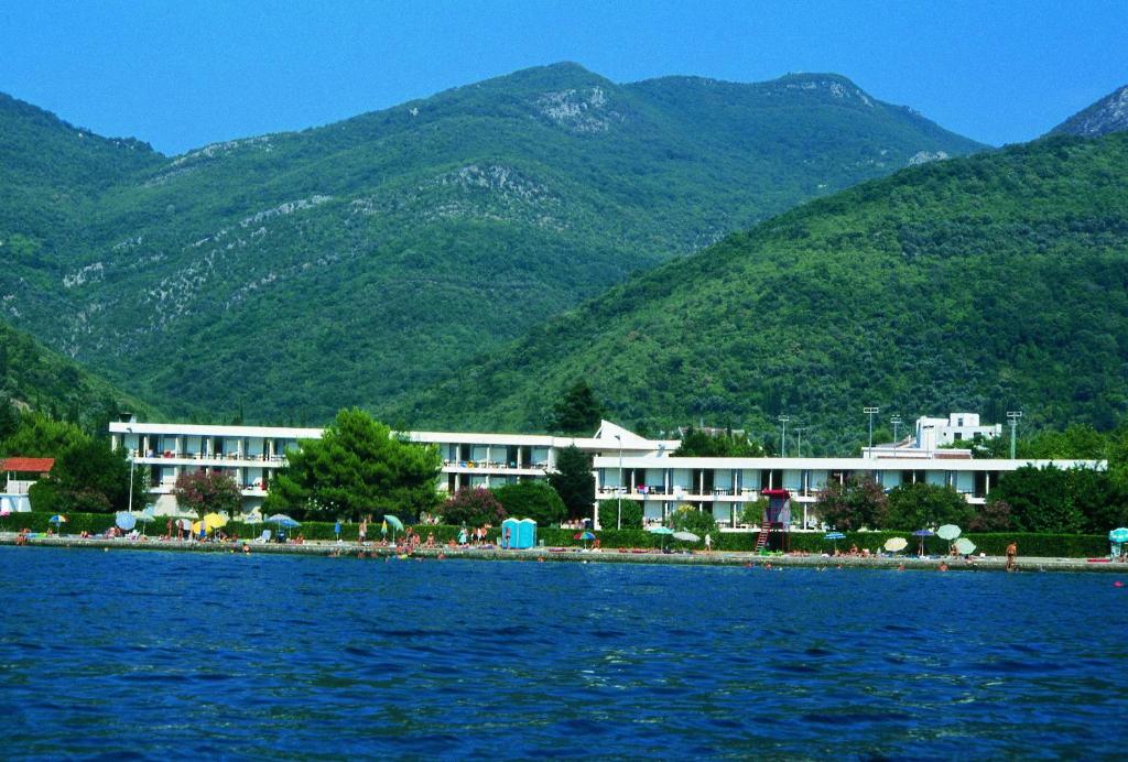 hotels with balcony in Tivat