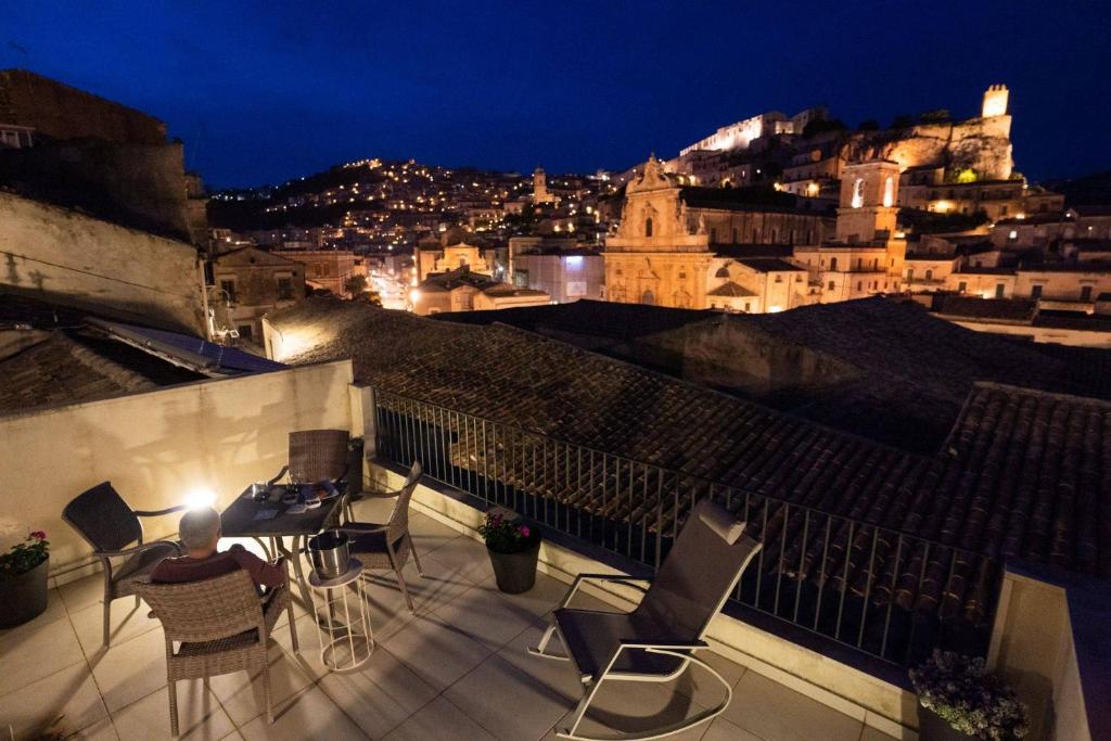 hotels with balcony in Modica