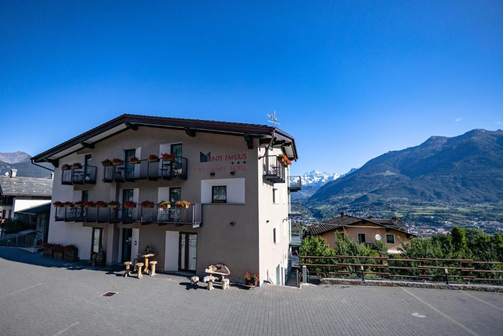 hotels with balcony in Aosta