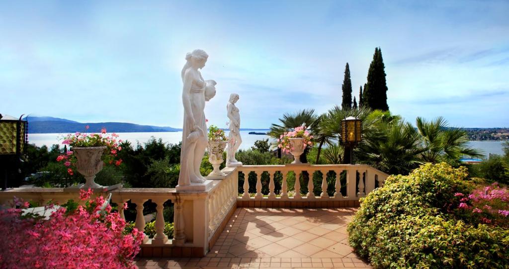 hotels with balcony in Gardone Riviera