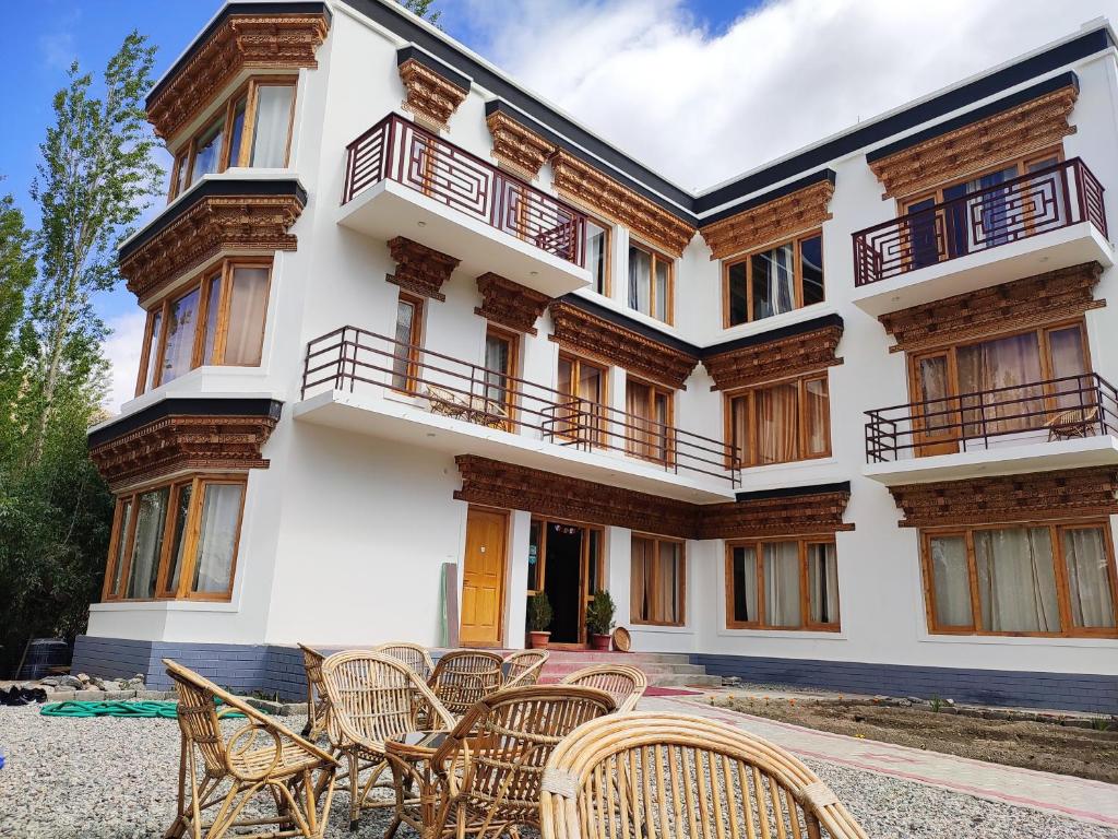 hotels with balcony in Leh