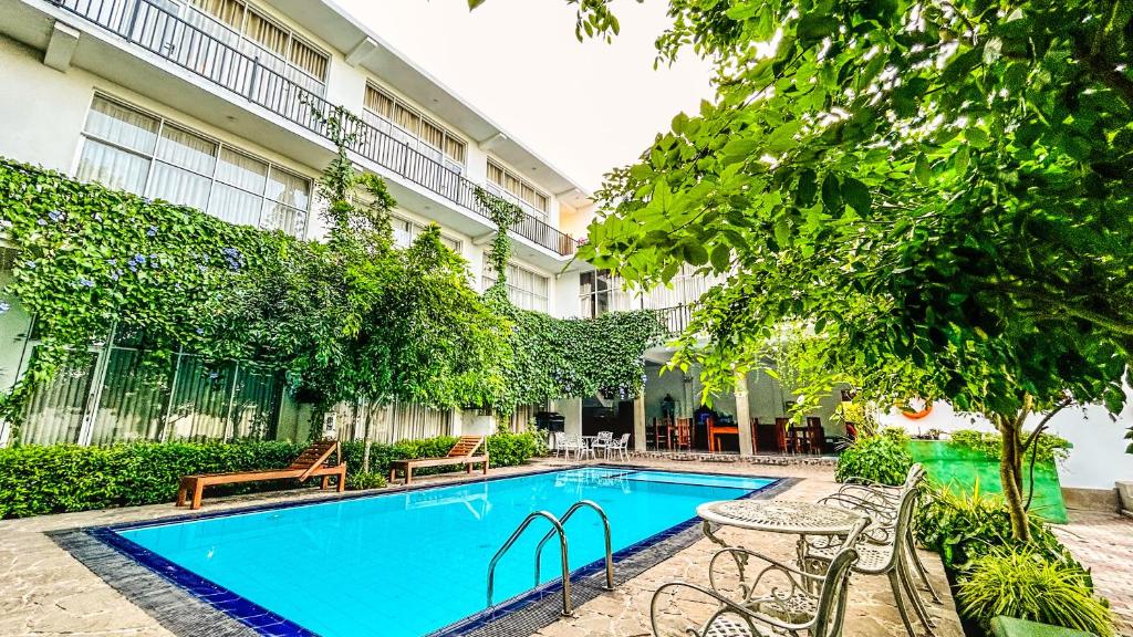 hotels with balcony in Anuradhapura