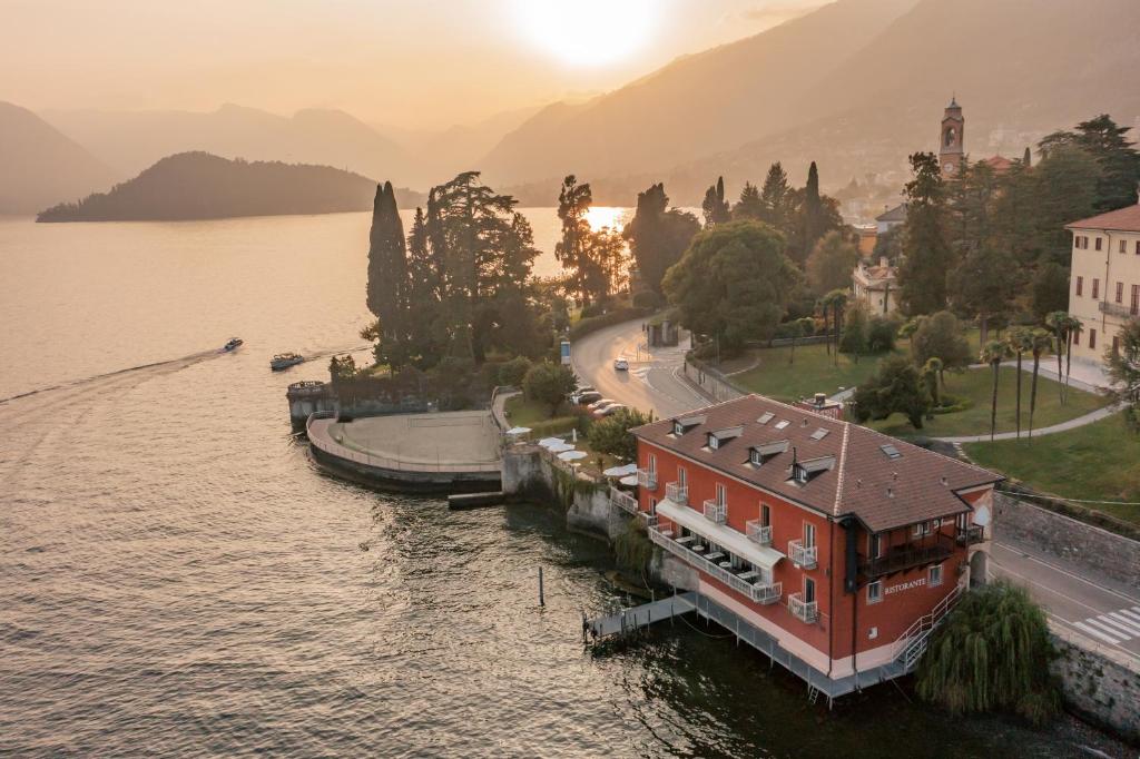 hotels with balcony in Tremezzo