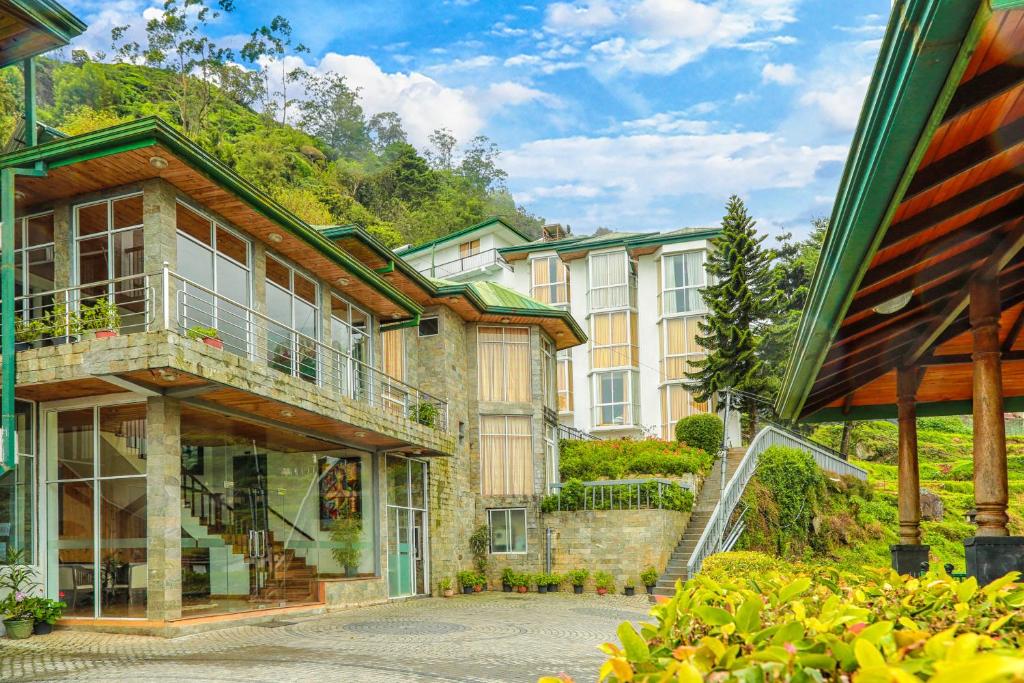 hotels with balcony in Nuwara Eliya