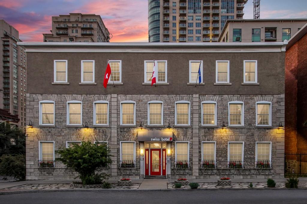 hotels with balcony in Ottawa National Gallery Of Canada