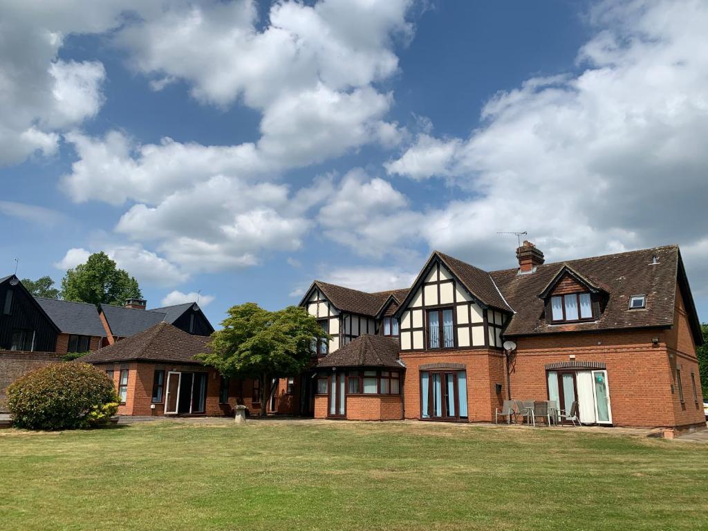 hotels with balcony in Oxfordshire