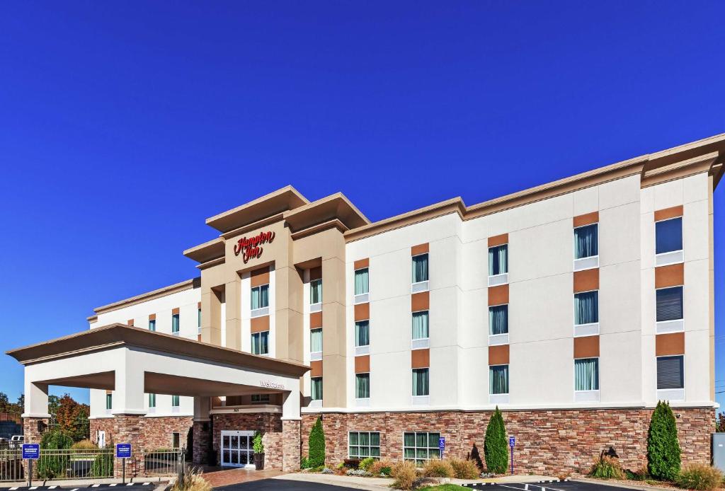 hotels with balcony in Little Rock