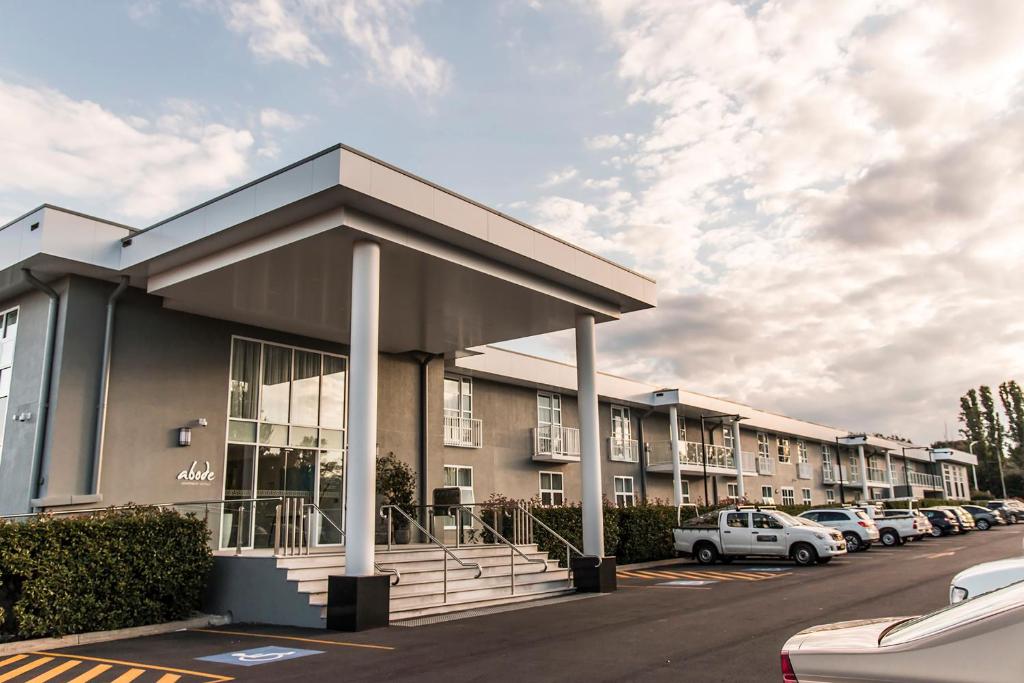 hotels with balcony in Canberra