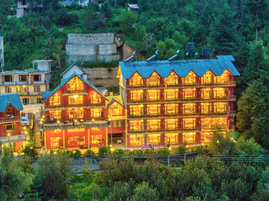 hotels with balcony in Manali