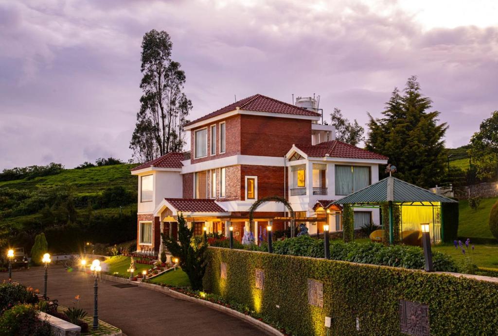 hotels with balcony in Udagamandalam