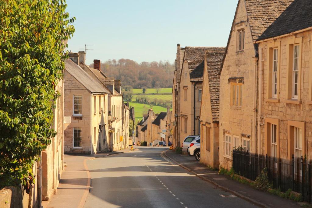 hotels with balcony in Painswick