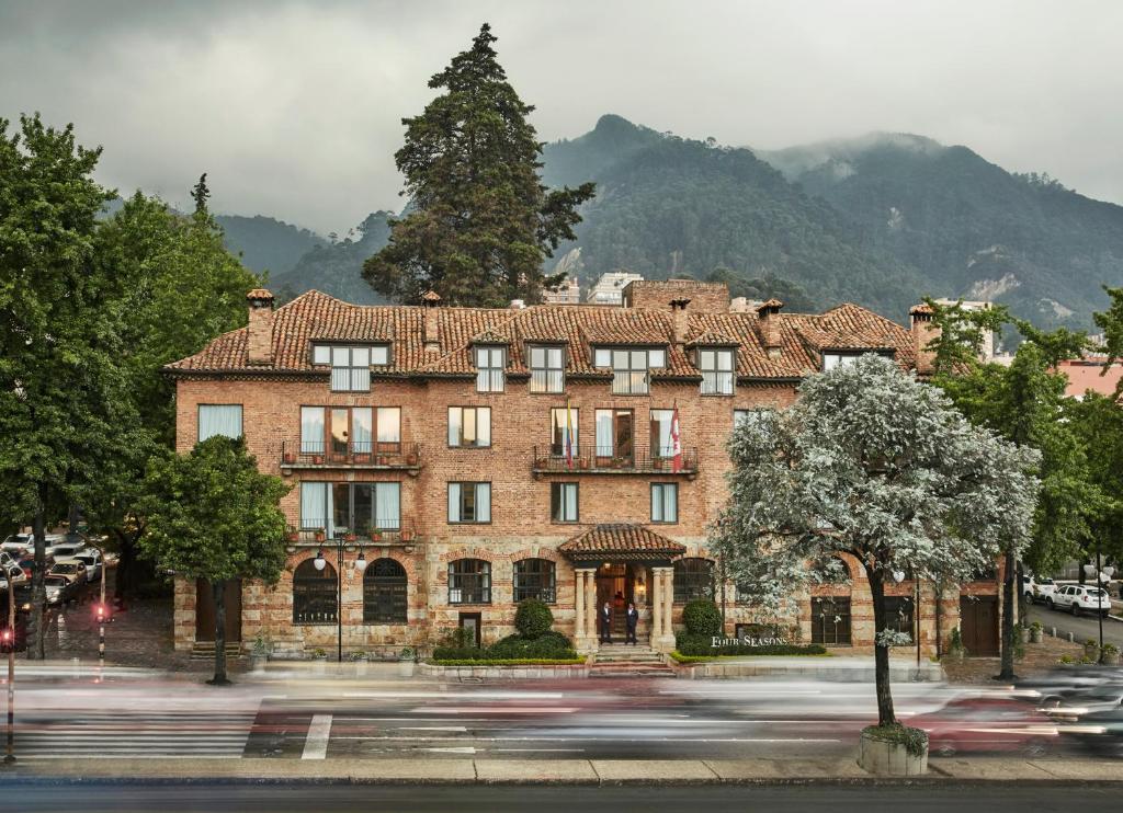 hotels with balcony in Bogota Barrios Unidos