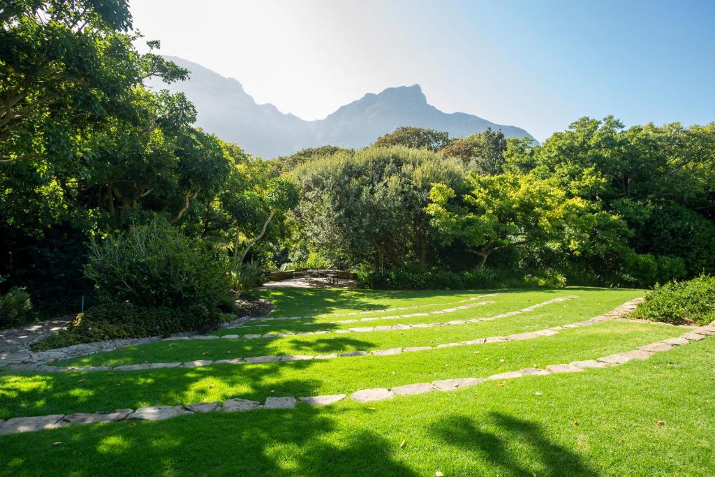 hotels with balcony in Cape Town Newlands