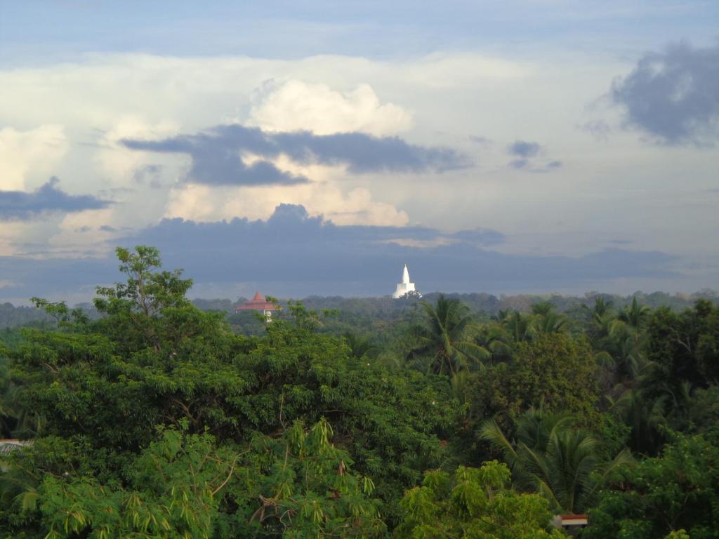 hotels with balcony in Anuradhapura